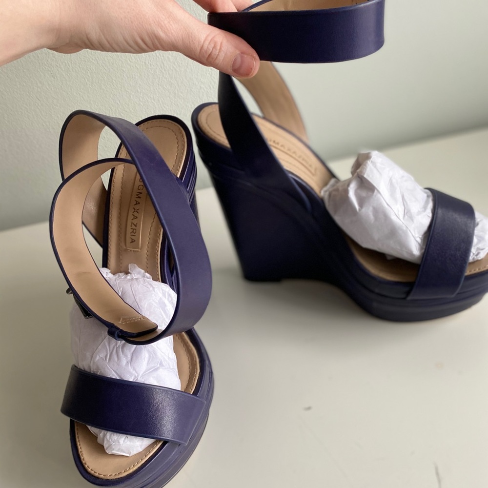 BCBGMAXAZRIA Ma-Laura Platform Wedge - Picture 2 of 5